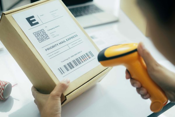 GS1 Barcode Etiketten mit Scanner GS1 Barcode Etiketten mit Scanner