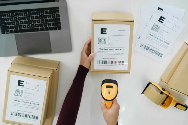 GS1 Barcode Etiketten mit Scanner GS1 Barcode Etiketten mit Scanner